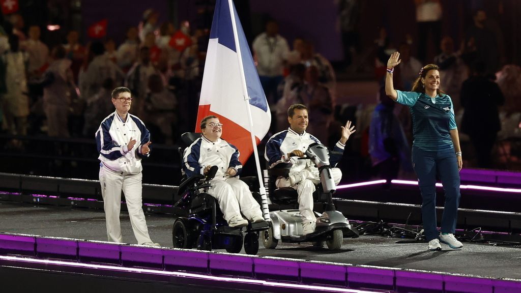 France bids farewell to successful Paralympics